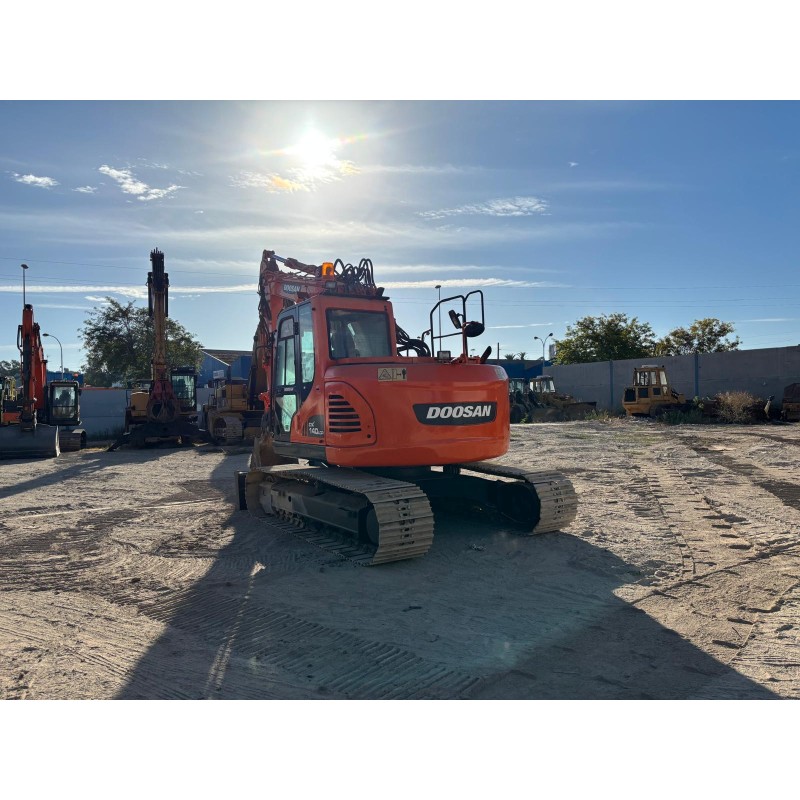 Excavadora de cadenas Doosan DX140-3